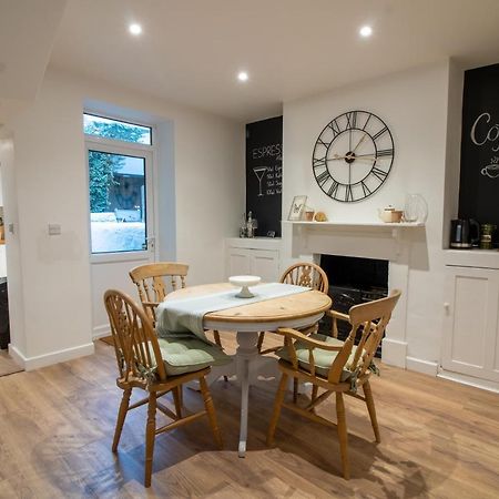 Stylish And Modern Town Centre End-Of Terrace Home Newton Abbot Buitenkant foto