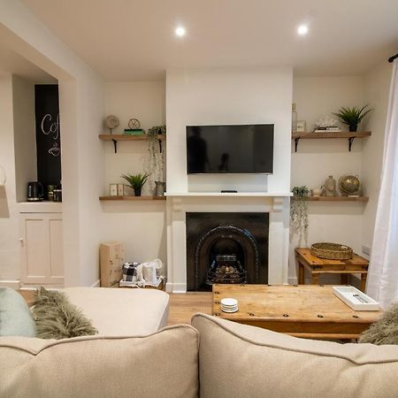 Stylish And Modern Town Centre End-Of Terrace Home Newton Abbot Buitenkant foto