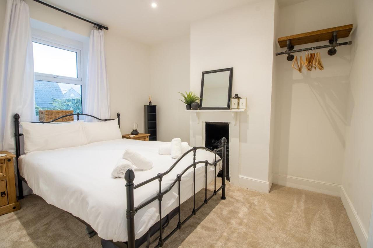 Stylish And Modern Town Centre End-Of Terrace Home Newton Abbot Buitenkant foto