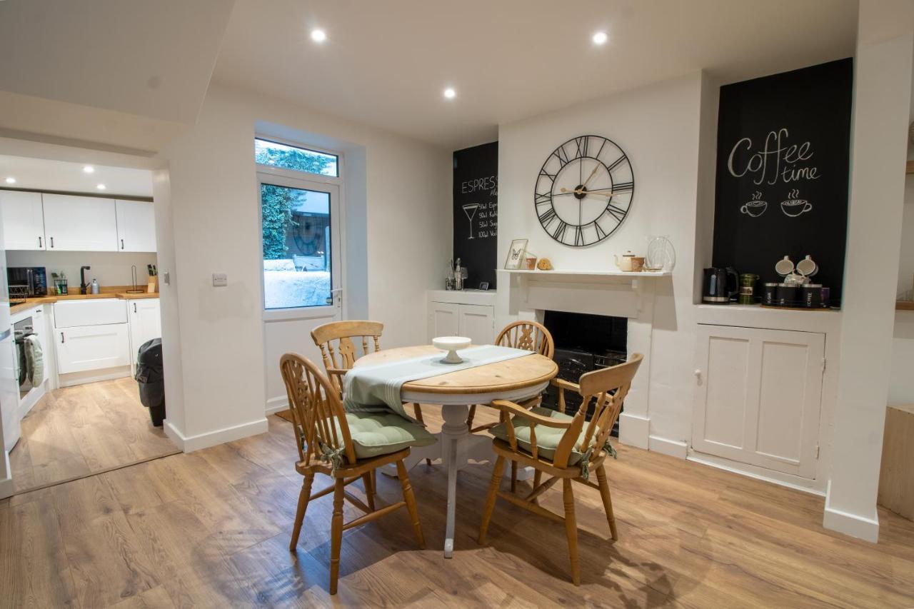 Stylish And Modern Town Centre End-Of Terrace Home Newton Abbot Buitenkant foto