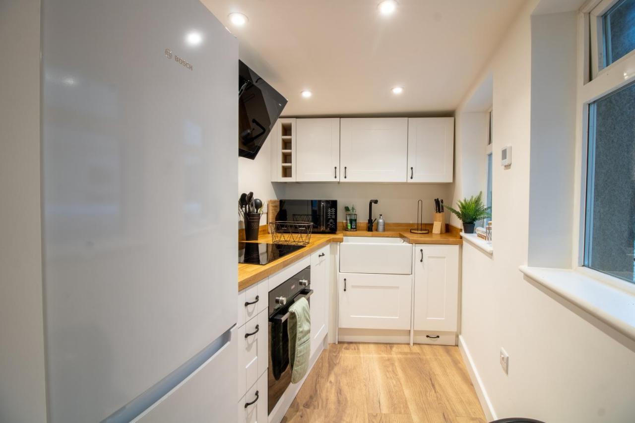Stylish And Modern Town Centre End-Of Terrace Home Newton Abbot Buitenkant foto