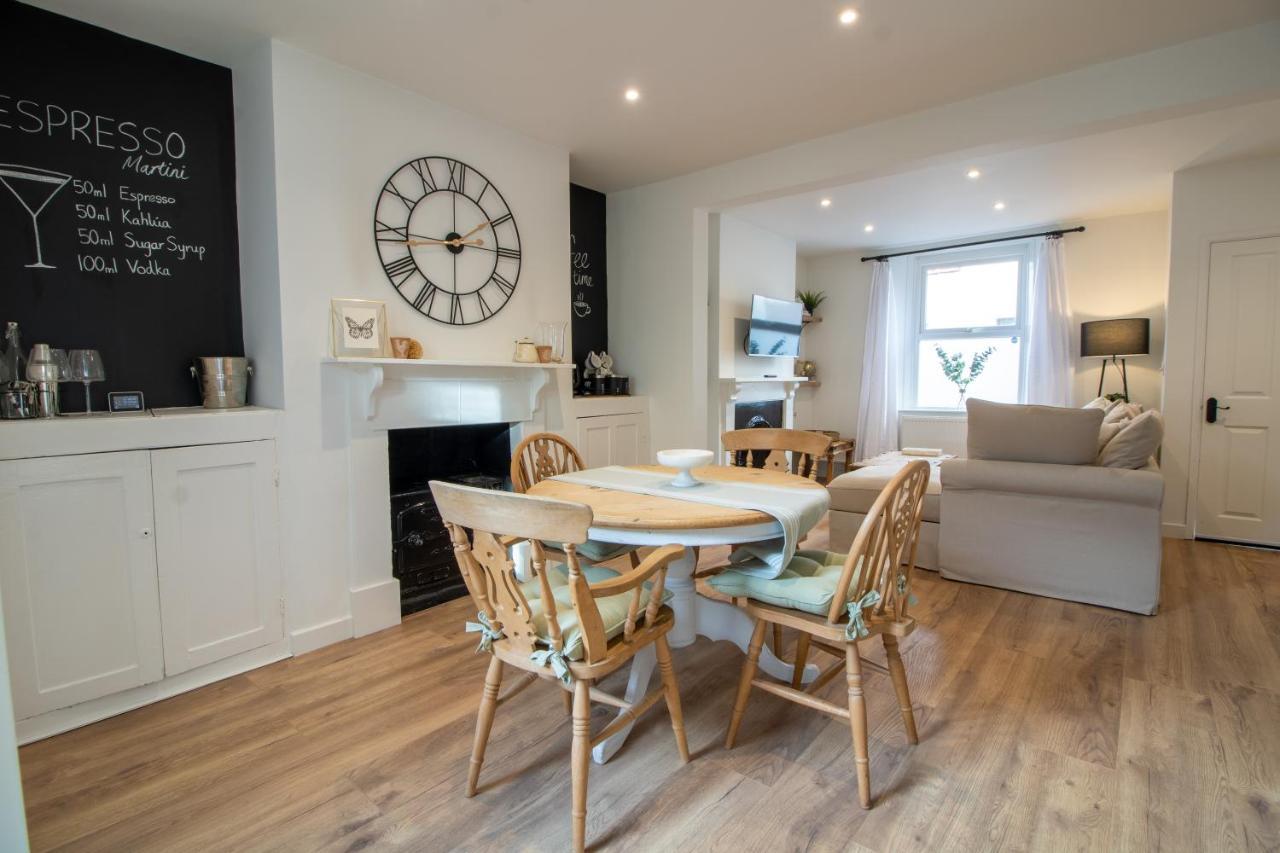 Stylish And Modern Town Centre End-Of Terrace Home Newton Abbot Buitenkant foto
