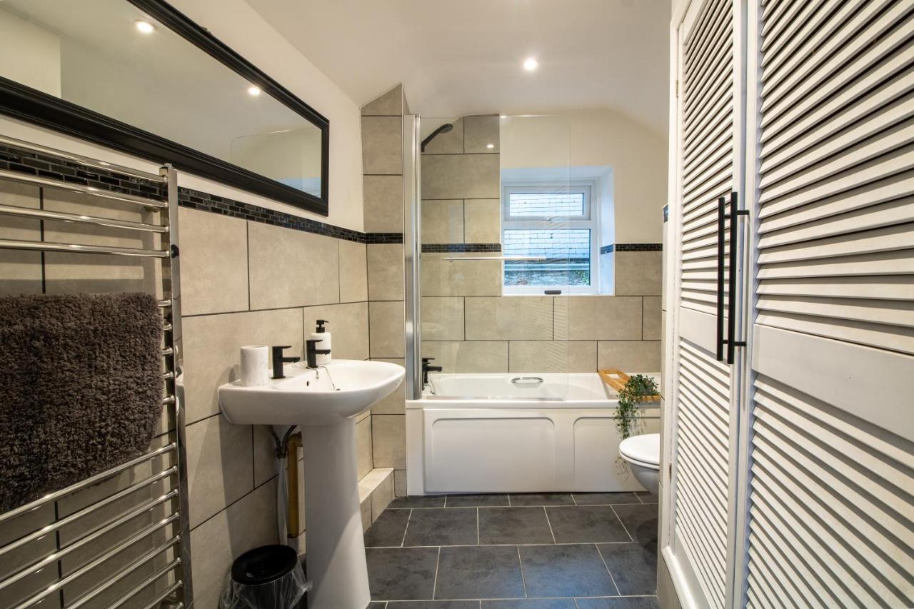 Stylish And Modern Town Centre End-Of Terrace Home Newton Abbot Buitenkant foto