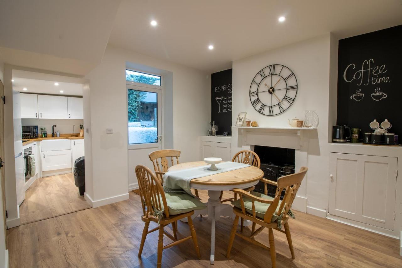 Stylish And Modern Town Centre End-Of Terrace Home Newton Abbot Buitenkant foto